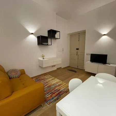 Piazza Colombo Apartment *